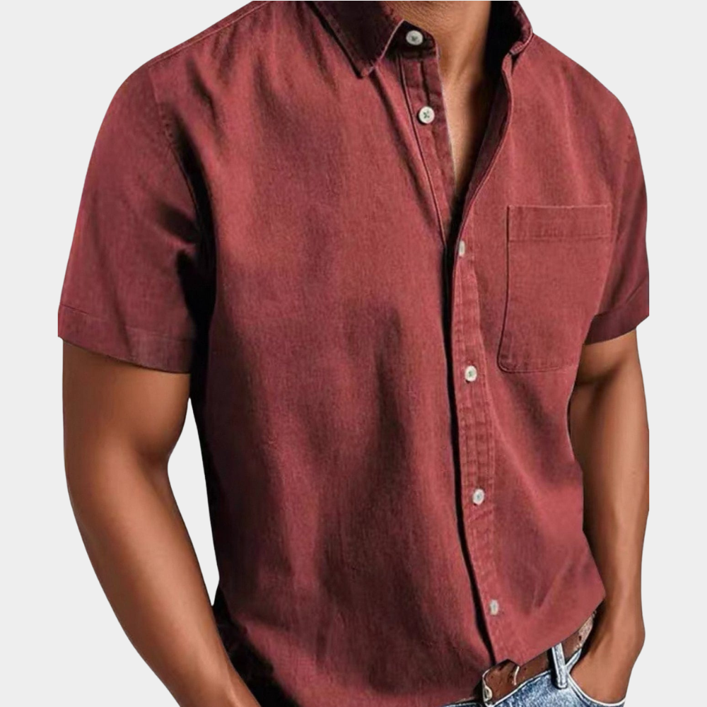 Men's short-sleeve button-up shirt in burgundy with chest pocket and button front