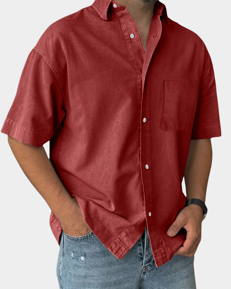 Relaxed structured leisure shirt in red, short-sleeve button-up with chest pocket