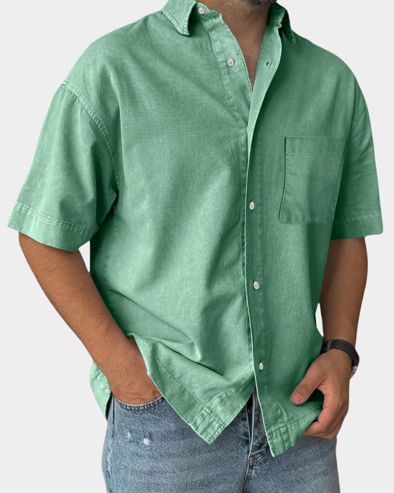 Relaxed structured leisure shirt in green, short-sleeve button-up with chest pocket