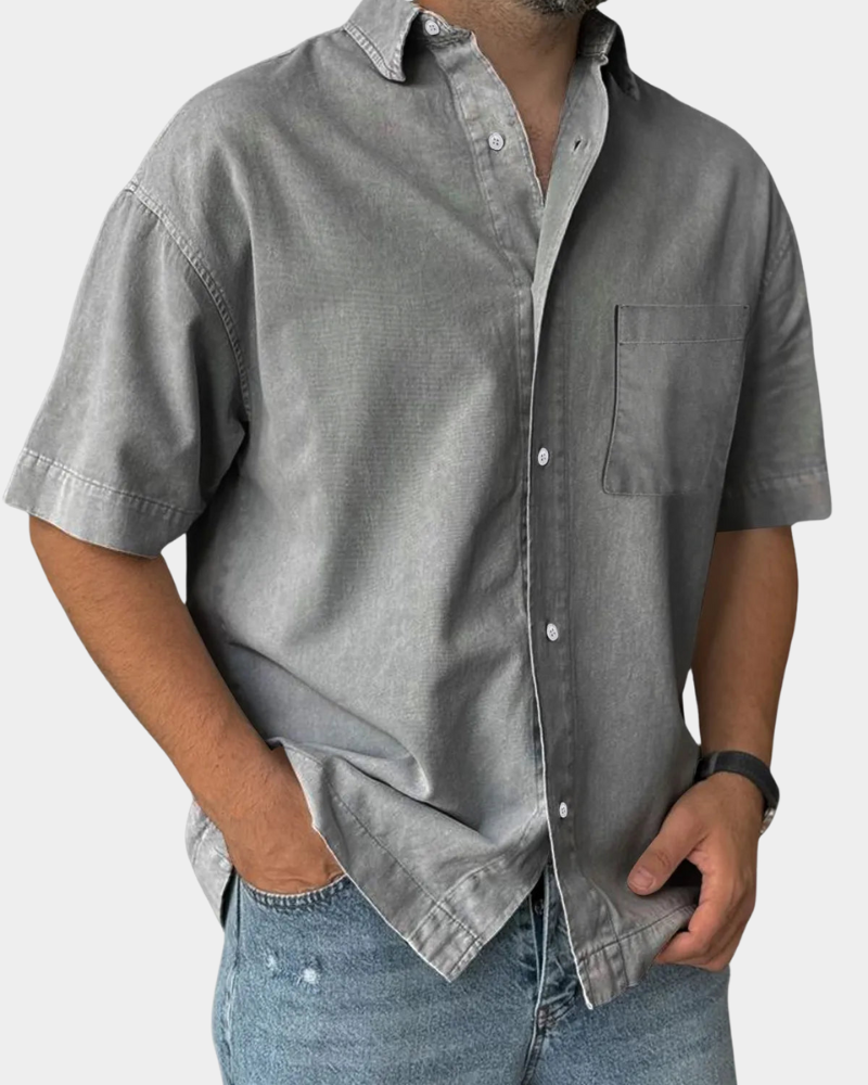 Relaxed structured leisure shirt in gray, short-sleeve button-up with chest pocket
