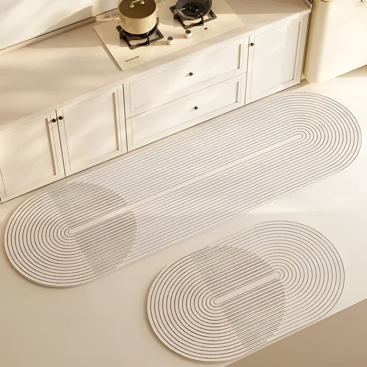 Quick-dry bath mat set: oval runner with stripes and oval mat with concentric circles, light gray