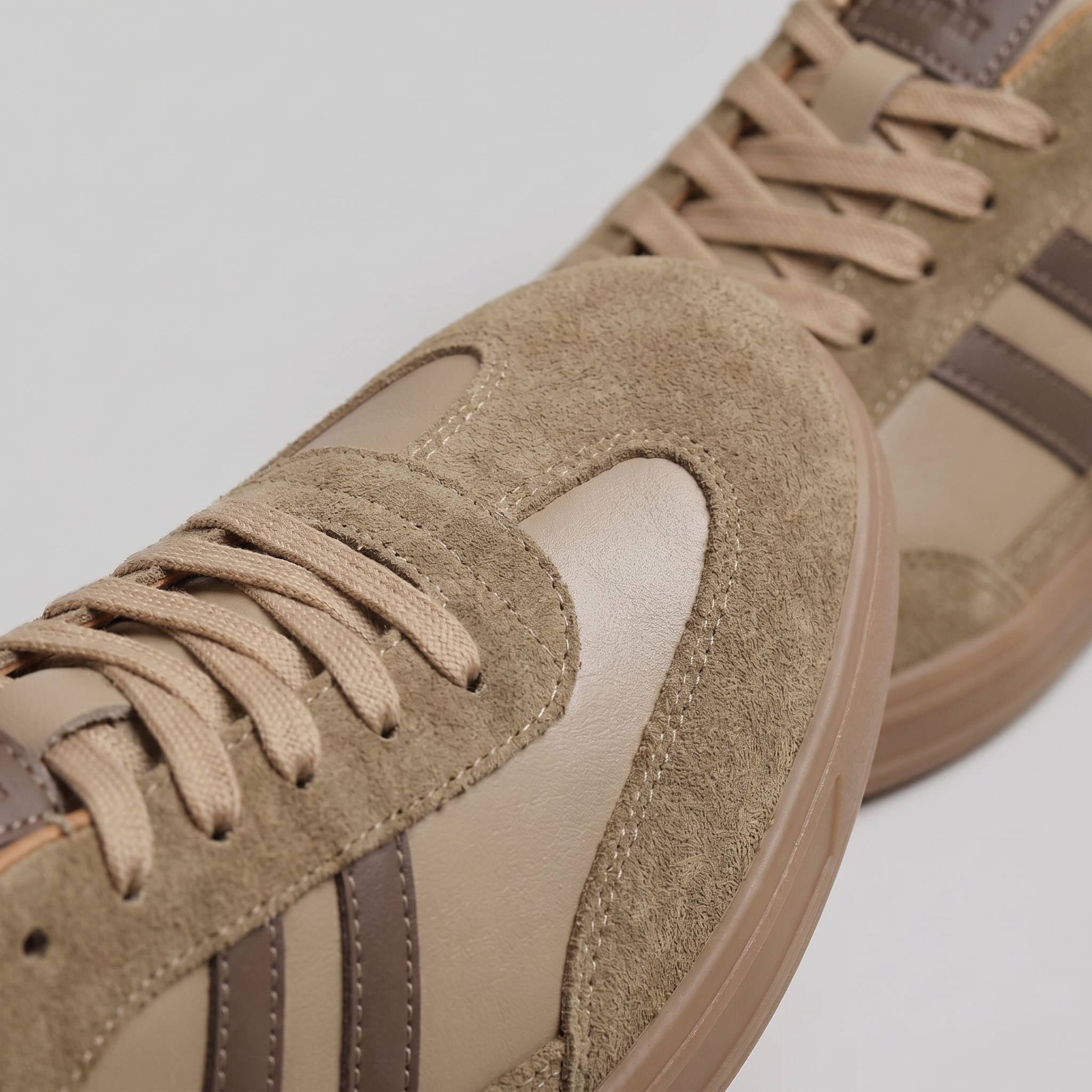 Men's Retro Lace-Up Sneakers