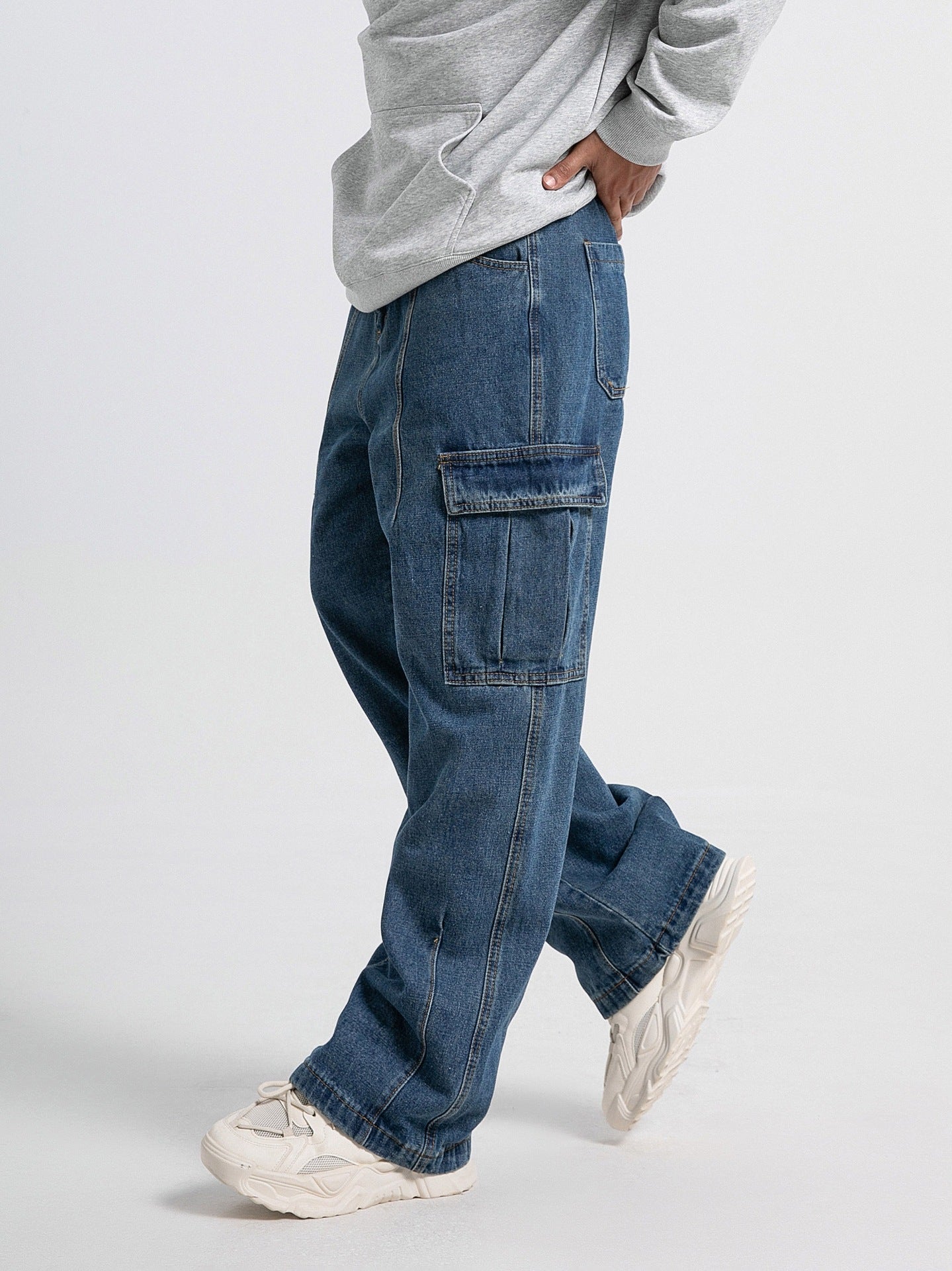 Comfort stretch cargo pants, texture close-up