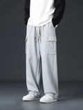 Everyday cargo sweatpants, close-up detail