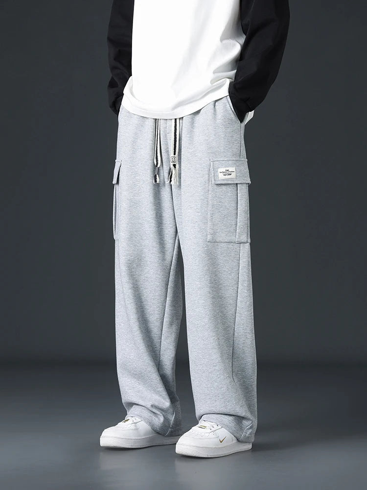 Everyday cargo sweatpants, close-up detail
