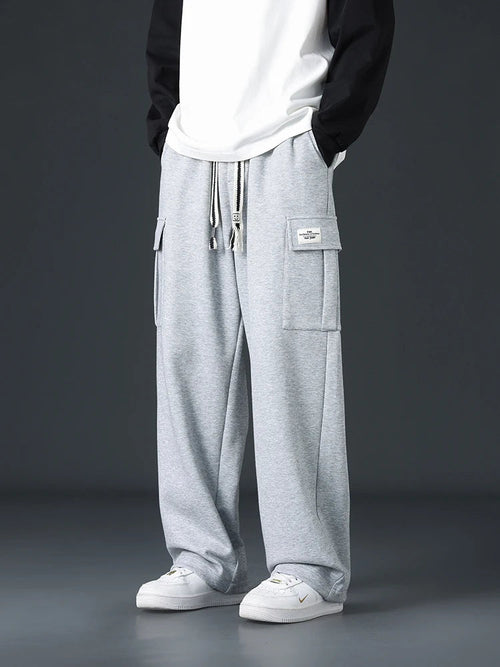Everyday cargo sweatpants, close-up detail