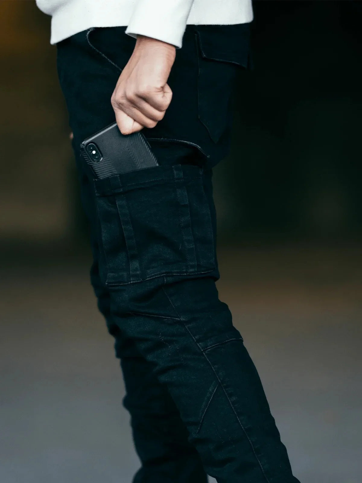 Tapered slim cargo pants, side profile