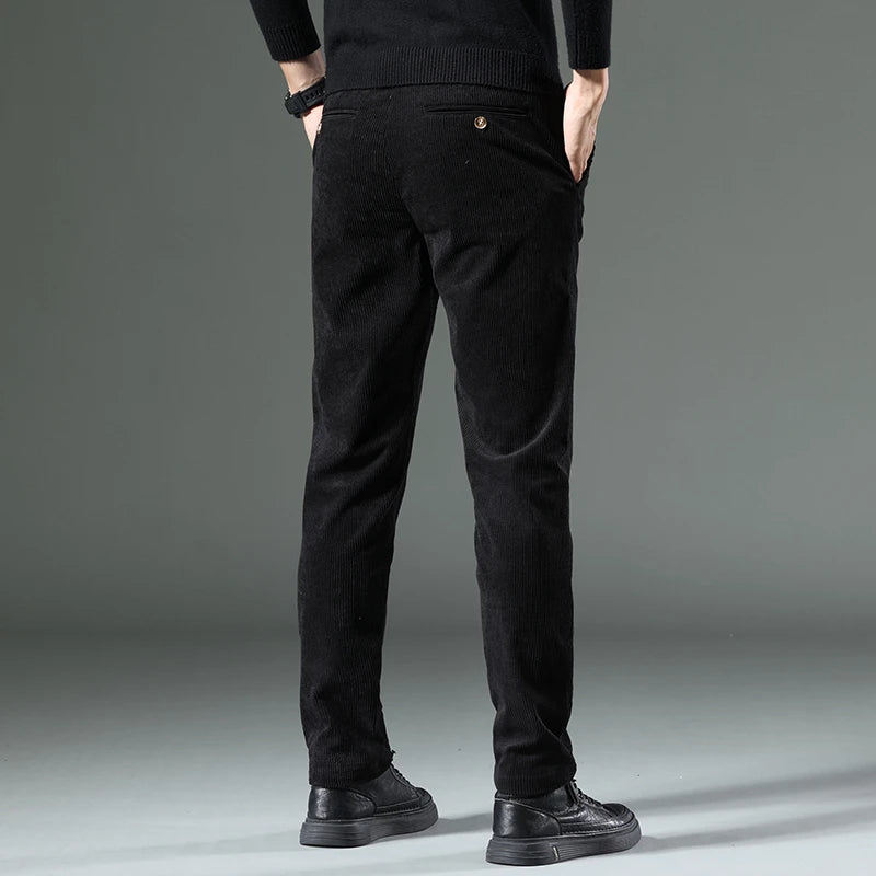 Elegant everyday pocket trousers, worn front view