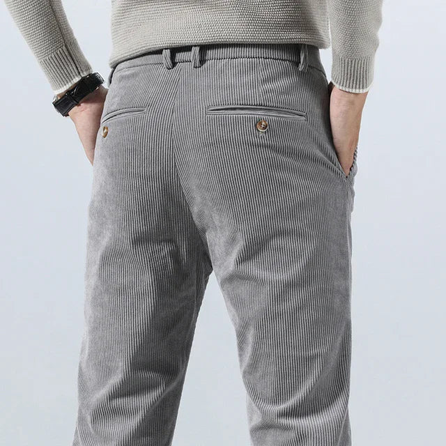 Elegant everyday pocket trousers, styled front view
