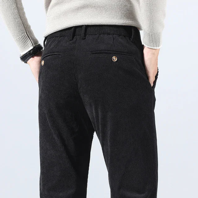Elegant everyday pocket trousers, side profile