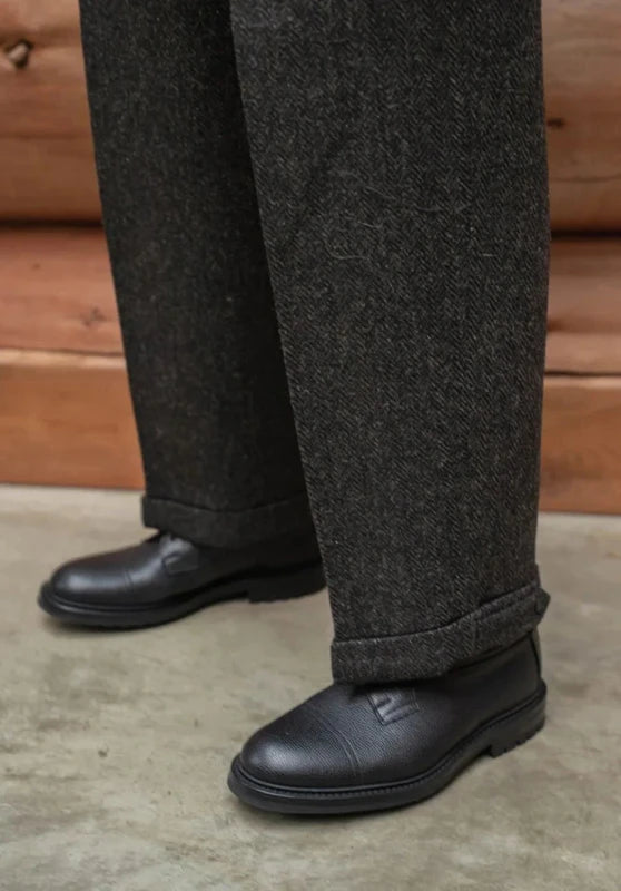 Regular fit straight-leg trousers, close-up detail
